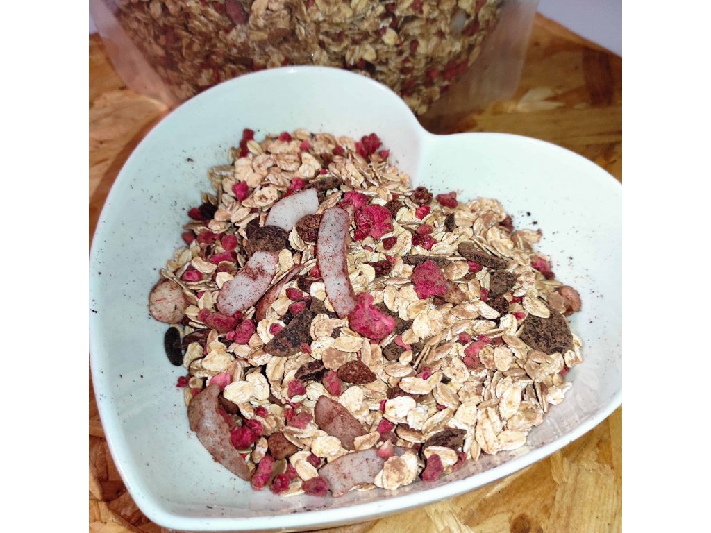 NEPEČENÉ MÜSLI ČOKOLÁDOVÉ S LYOFILIZOVANÝMI MALINAMI A BIO OVESNÝMI VLOČKAMI