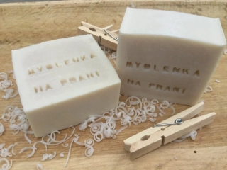 Strouhané mýdlo na praní MýdLenka s francouzským jílem Terre de Sommiéres