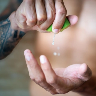 Sprchový gel 3 v 1 pro muže Energie limetky (stáčený) 100g = 35 Kč