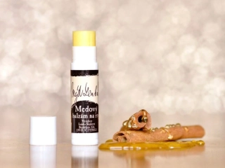 Medový balzám na rty